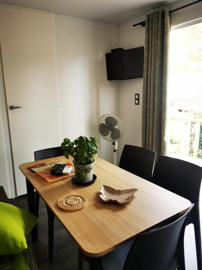 Mobil Home Neuf Camping L Ile Dor Plage St Raphael Avec Piscine Сен-Рафаэль Экстерьер фото